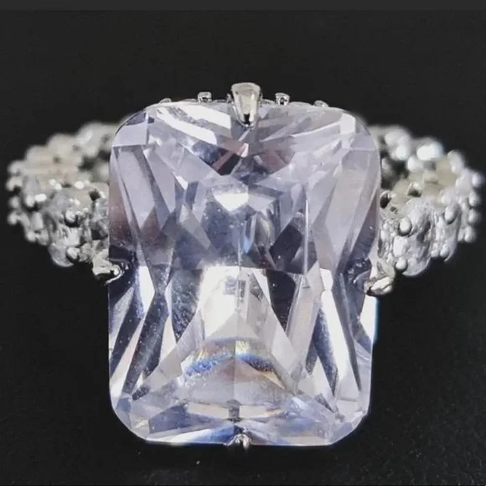 NEW 925 STERLING SILVER ENGAGEMENT DIAMOND RING, CUTE RING, SHINY RING. - Picture 5 of 6